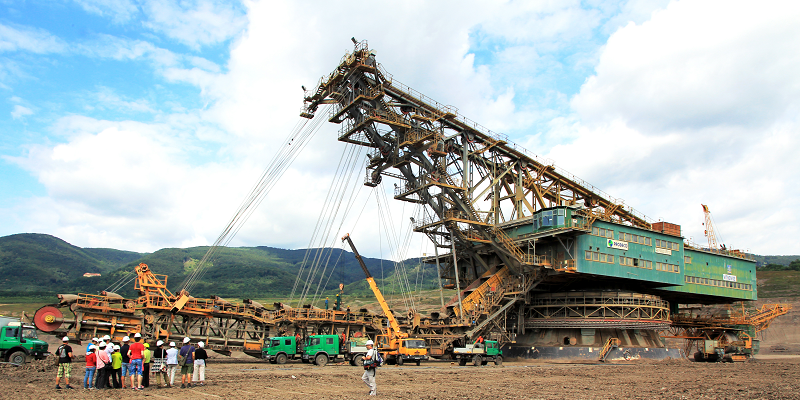 Cận cảnh cỗ máy xúc gầu xích lớn nhất thế giới - RK 5000