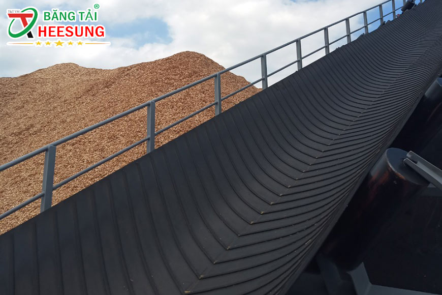 băng tải Heesung gân V trong ngành dăm gỗ