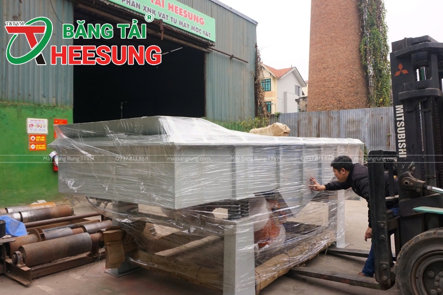 giao máy sàng rung hình chữ nhật
