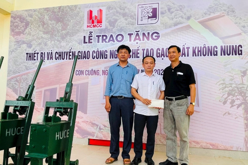 tặng thiết bị sản xuất gạch đất không nung