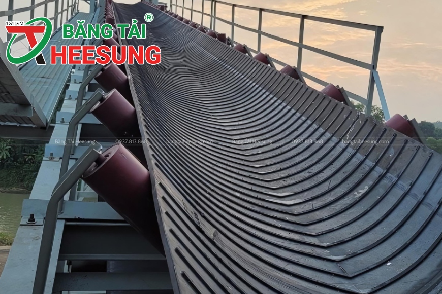 băng tải cao su gân V