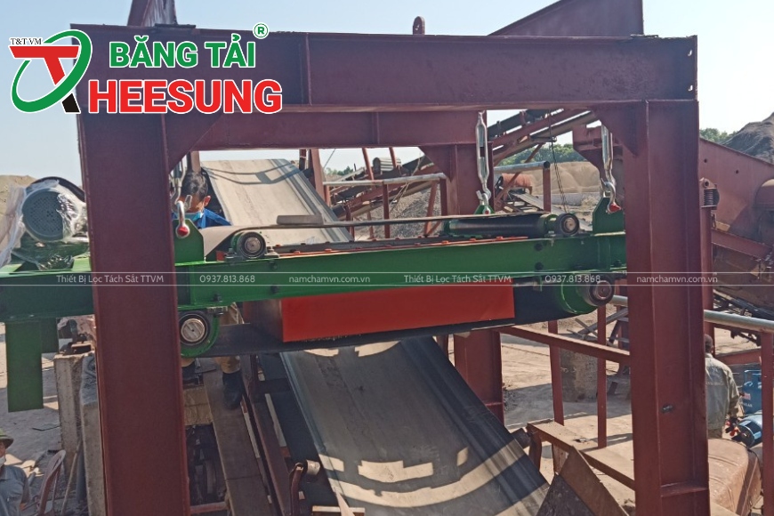băng tải từ trong ngành tái chế rác