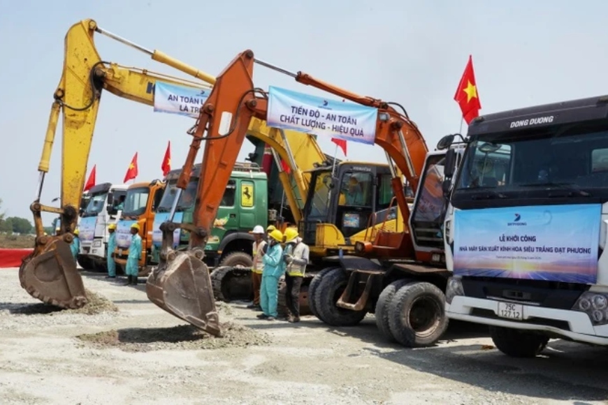khởi công xây dựng nhà máy