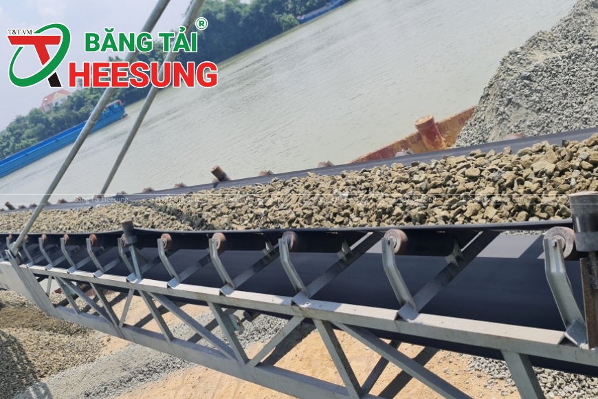 băng tải trong khai thác đá