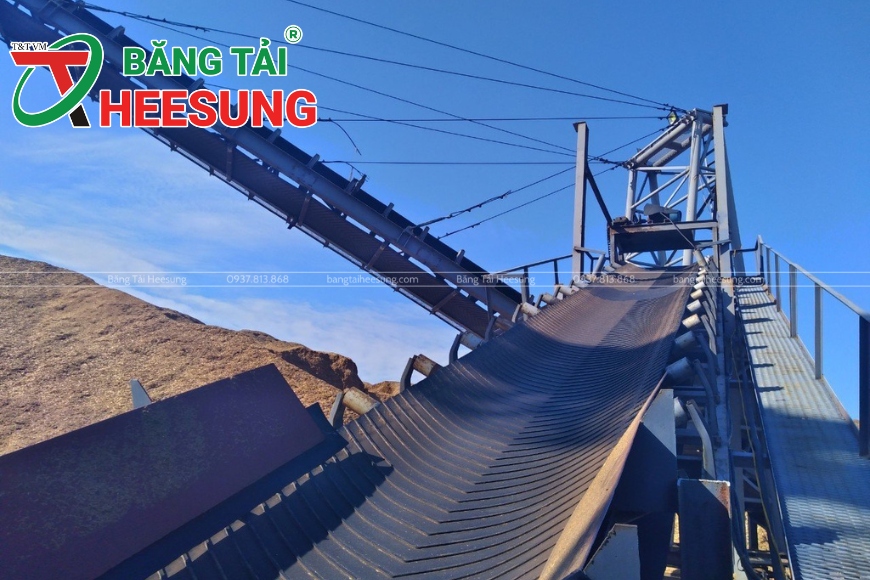 băng tải gân V trong ngành dăm gỗ