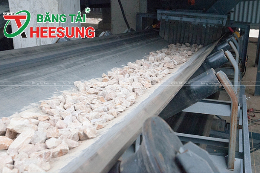 băng tải kháng mòn chở đá