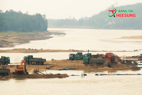 Ngành khai thác vật liệu xây dựng tại Quảng Nam đang chứng kiến một diễn biến đáng chú ý