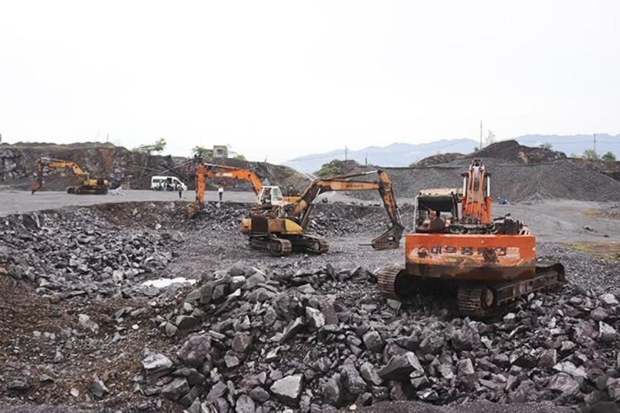 hoạt động khai thác than