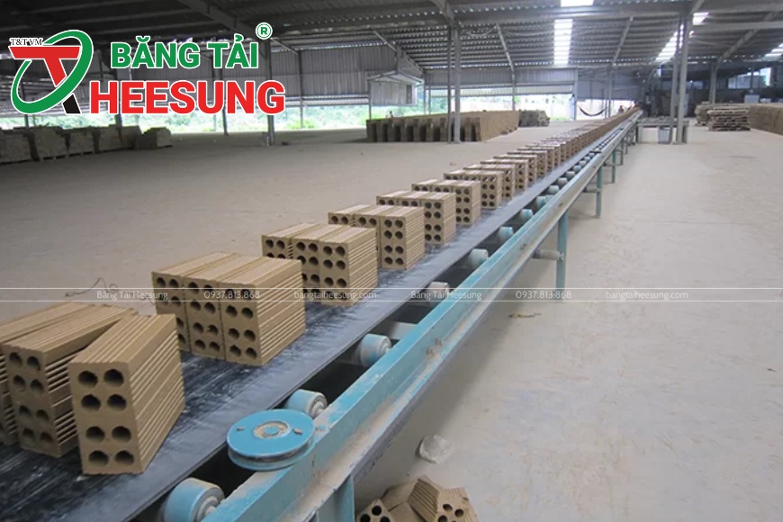 băng tải trong sản xuất gạch