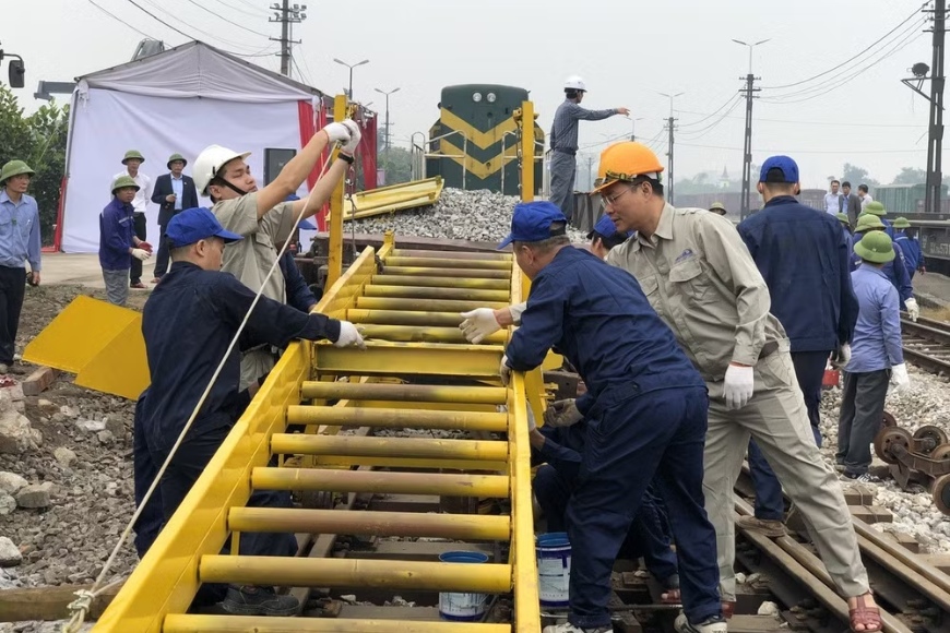 lắp đặt máy băng tải đá