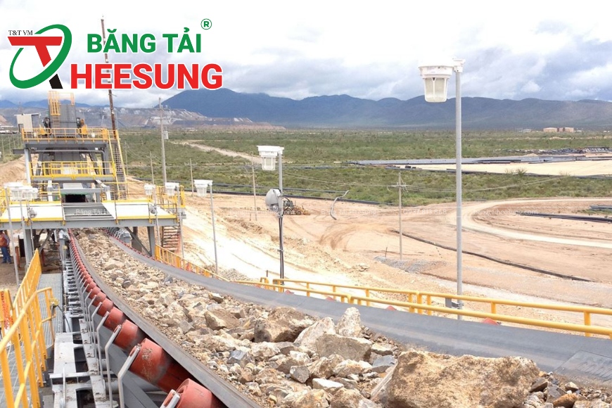 băng tải lõi thép vận chuyển đá