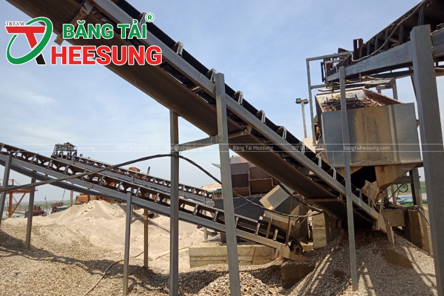 băng tải trung chuyển trong khai khoáng