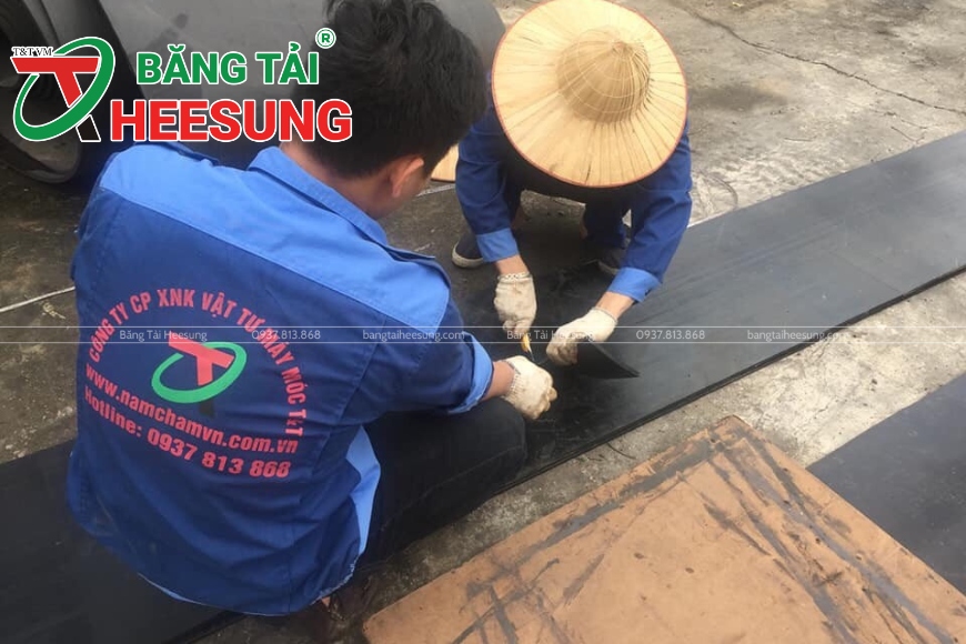 cắt băng tải để dán nối