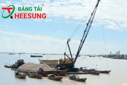 Khai thác cát sông Hậu