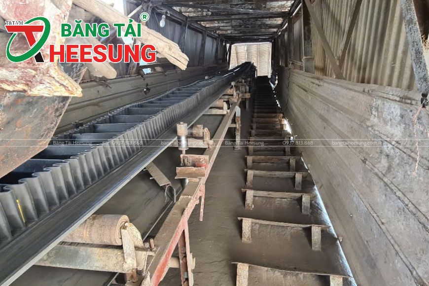 đặc điểm băng tải cao su gầu bèo