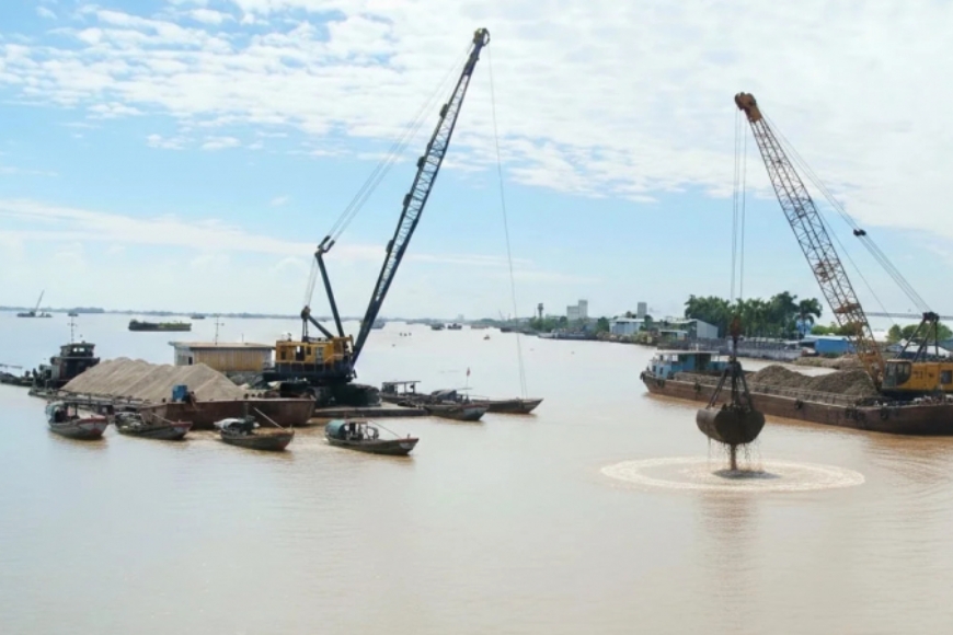 hoạt động khai thác cát